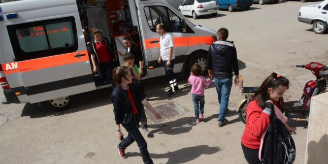 11 öğrenci hastaneye kaldırıldı