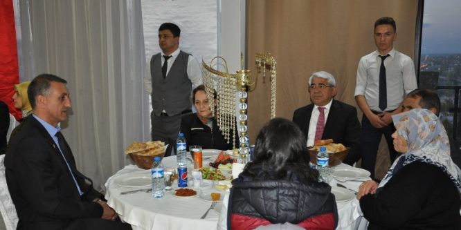 Vali Doğan şehit ve gazi aileleriyle iftarda buluştu