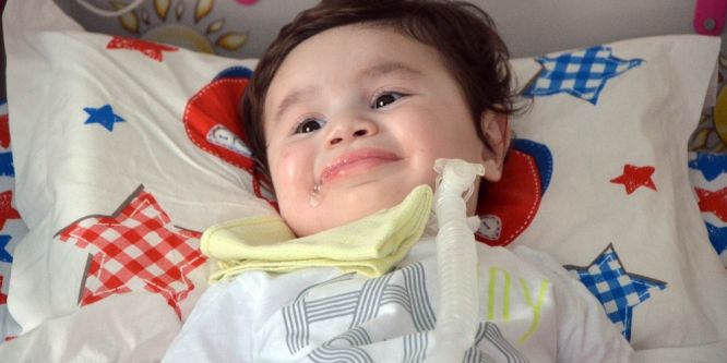 Bu gülen gözler her an kapanabilir