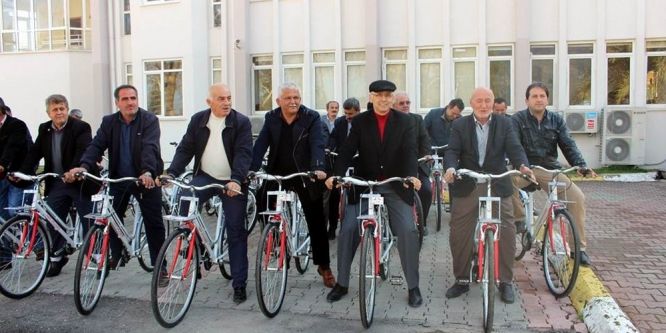 Muhtarlara bisiklet dağıtıldı
