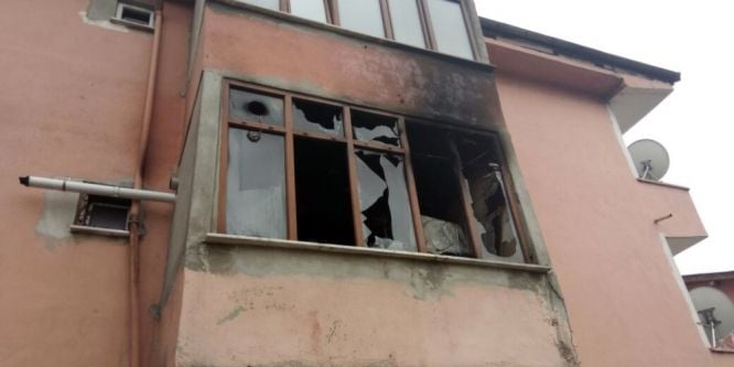 Elektrik kontağından çıkan yangın mutfağı küle çevirdi