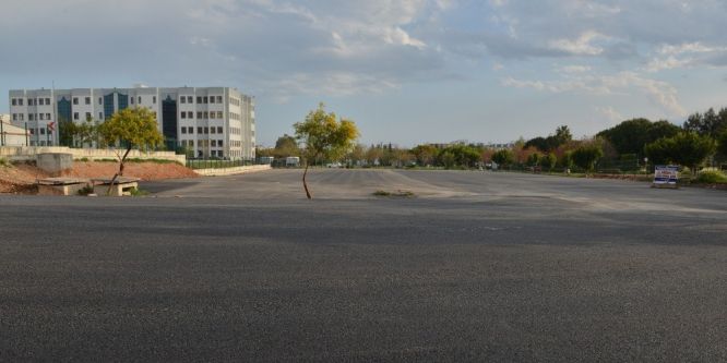 Konyaaltı Belediyesi’nden AÜ’ye sıcak asfalt