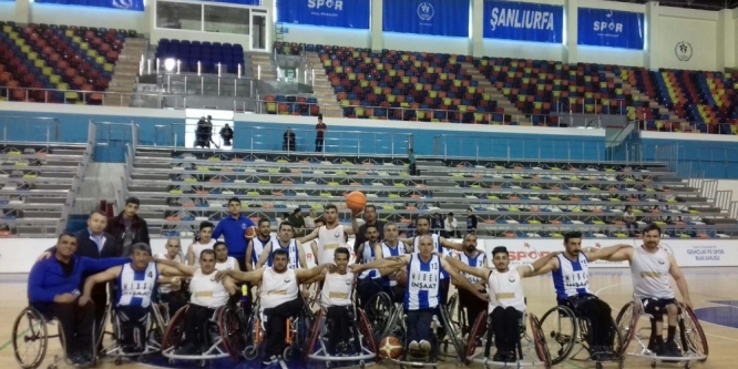 Hakkari ekibinden 91-10'luk ezici galibiyet