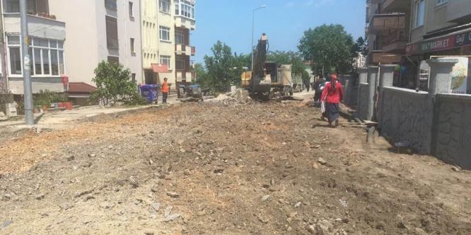 Akçakoca’da Ankara caddesindeki asfalt sökülüyor