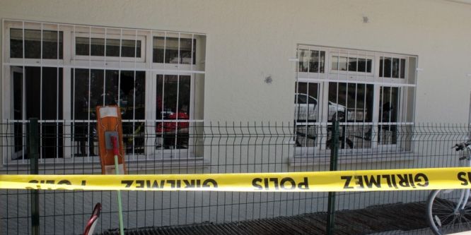 Kardeşine kızdı başkalarını vurdu