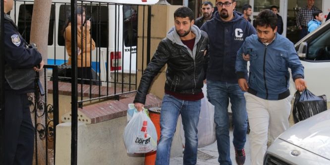DEAŞ’a eleman kazandırdığı iddia edilen 25 kişi adliyeye sevk edildi