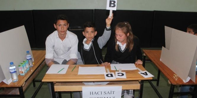 Ortaokul öğrencileri bilgileri ile yarıştı