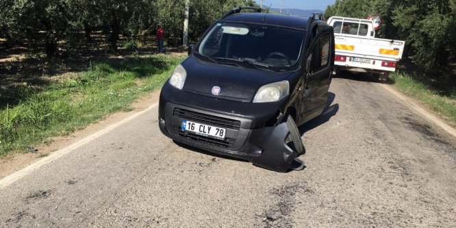Yolcu minibüsü önünde seyreden araca çarptı: 8 yaralı