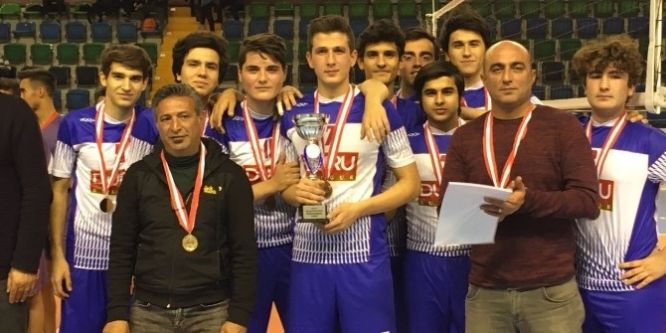 Mersin Bozyazı Anadolu Lisesi voleybolda il birincisi oldu