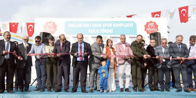 Bağlar Halı Saha Spor Kompleksi törenle açıldı