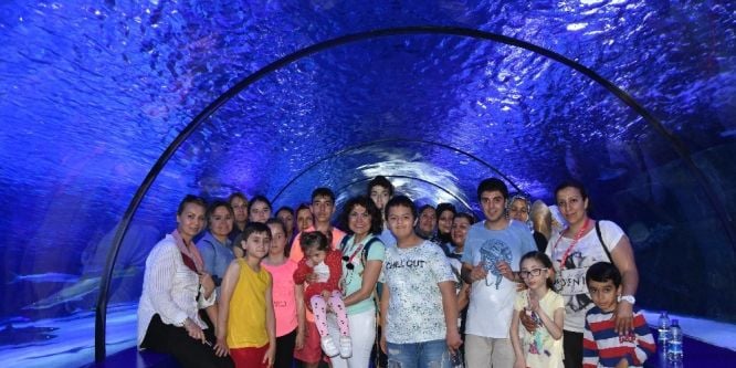 Özel çocuklar akvaryumu gezdi