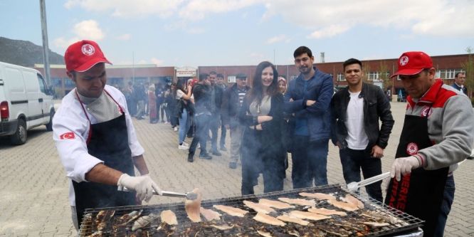 SDÜ’de balık ekmek şenliği
