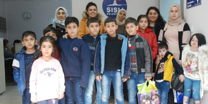 Suriyeli çocuklara yüzme eğitimi