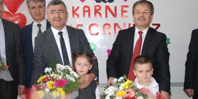 Başkan Faruk Akdoğan öğrencilerin karne sevincine ortak oldu