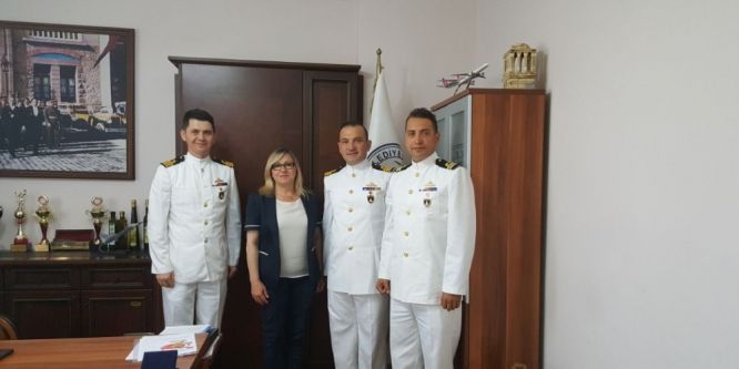 Askeri gemiler Güllük’te