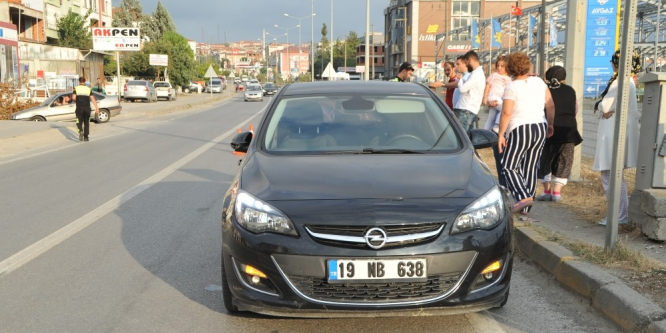 Otomobilin çarptığı 2 yaya yaralandı