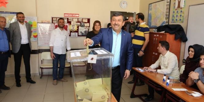 Başkan Karabacak oyunu kullandı