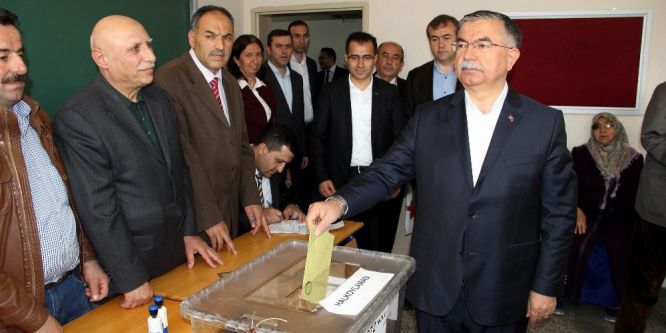 Milli Eğitim Bakanı Yılmaz oyunu Sivas’ta kullandı
