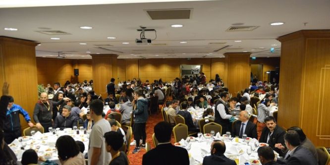 23 Nisan çocukları tanışma yemeğinde buluştu