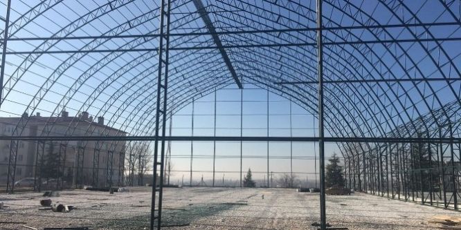 Niğde Belediyesinin, spor kompleksi inşaatı hızla ilerliyor