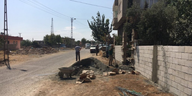Kamulaştırması biten evlerin duvarları örüldü