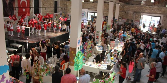Urla’da eğitim şenliğine yoğun katılım