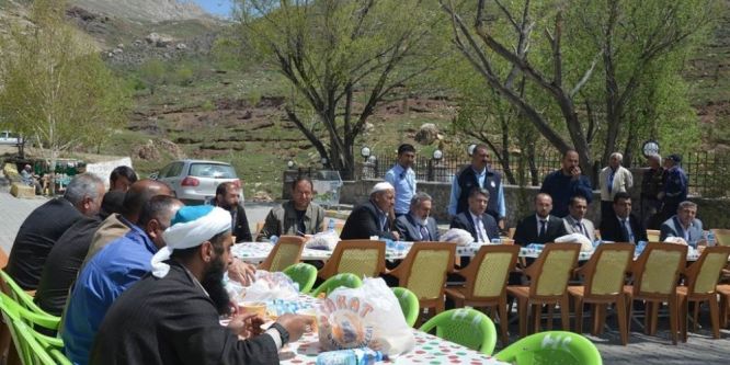 Ağrı’da tarihi türbede çorba ikramı
