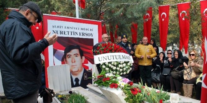 Şehit Emniyet Müdürü Ersoy, mezarı başında dualarla anıldı