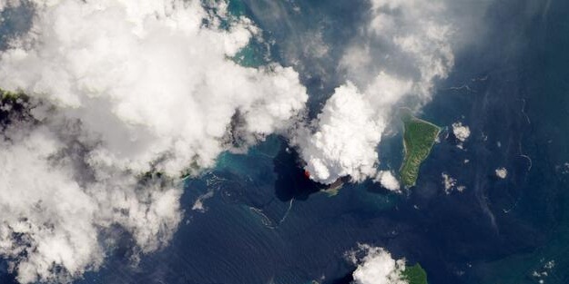 Faaliyete geçen yanardağ uzaydan böyle görüntülendi