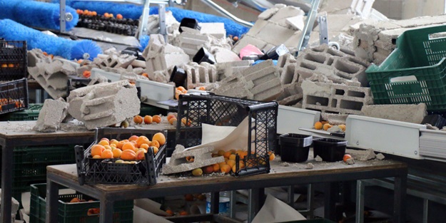 Fabrika duvarı yıkıldı! Yaralılar var