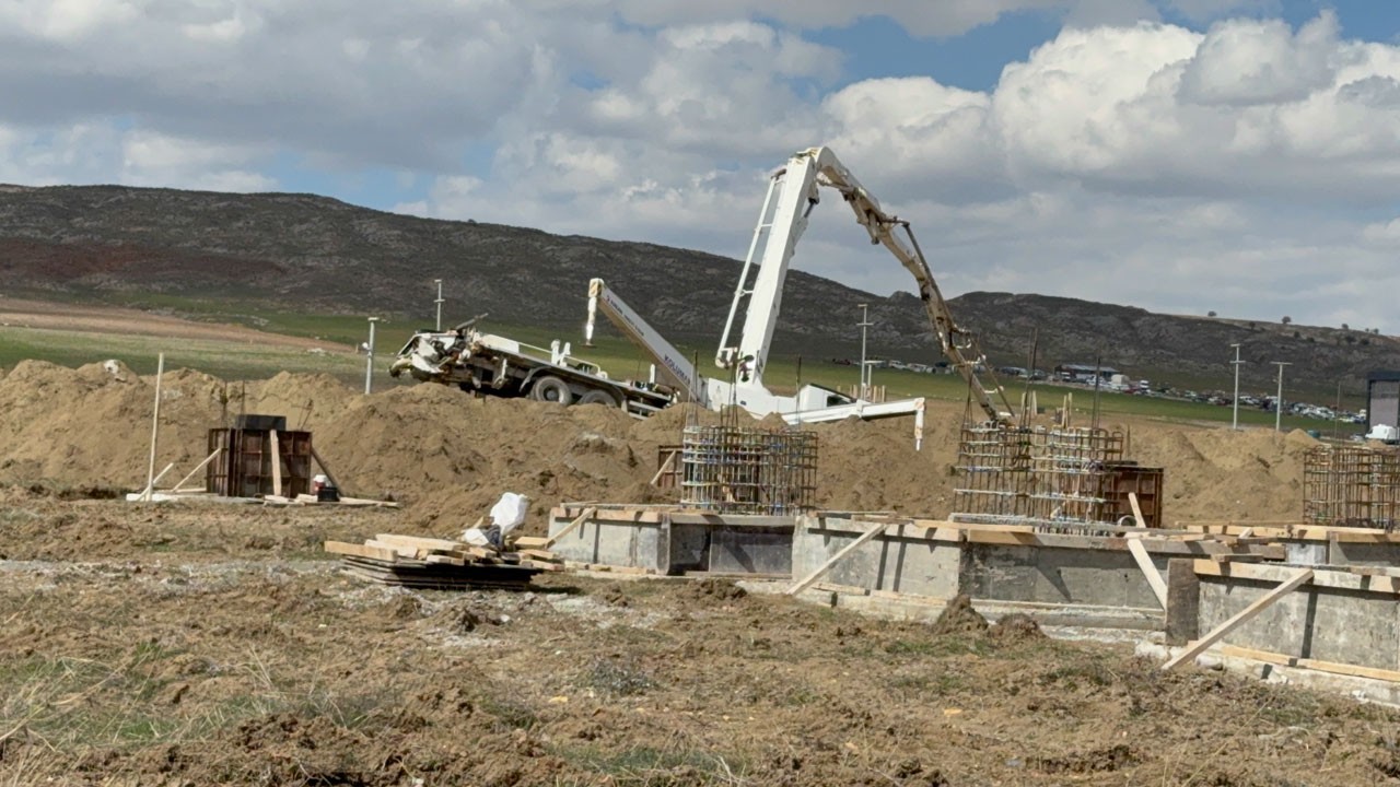Fabrika inşaatında korkunç olay! 23 yaşındaki işçi kalıbın içine düşüp yaşamını yitirdi