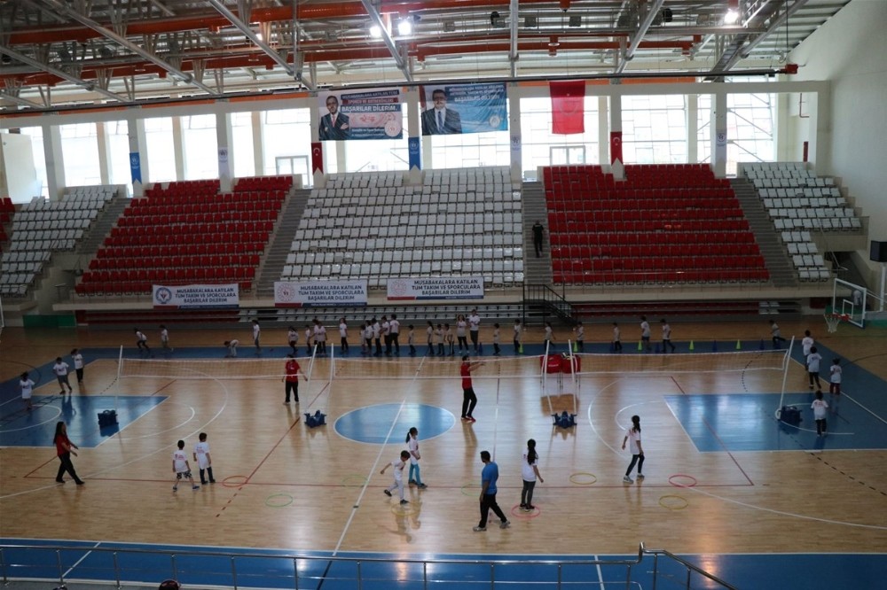 Fabrika voleybol, yeni okulunu Erzincan’da açtı 