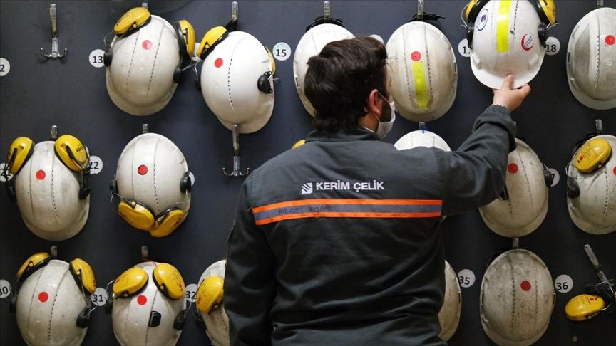 Fabrikada sosyal mesafe ihlaline karşı alarmlı baret