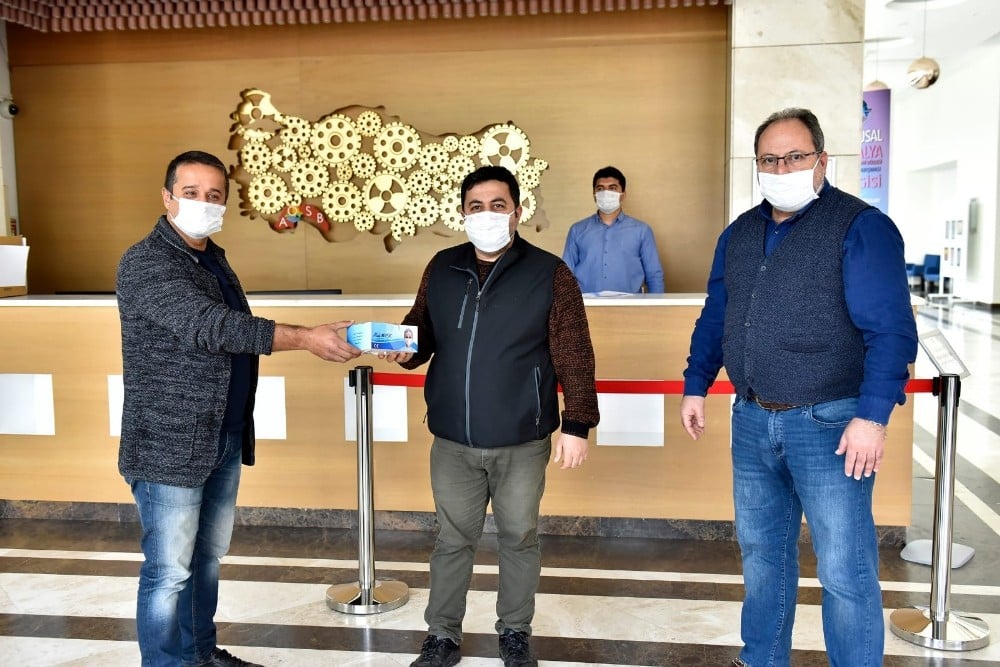 Fabrikalarda 50 bin maske dağıtıldı 