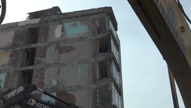 Facia an meselesiymiş! Bina yıkılınca gerçek ortaya çıktı