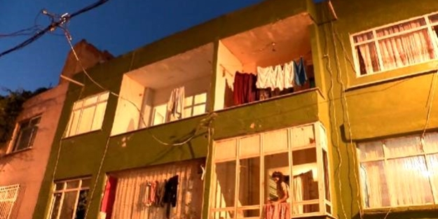 Facia: Evin merdivenleri çöktü!