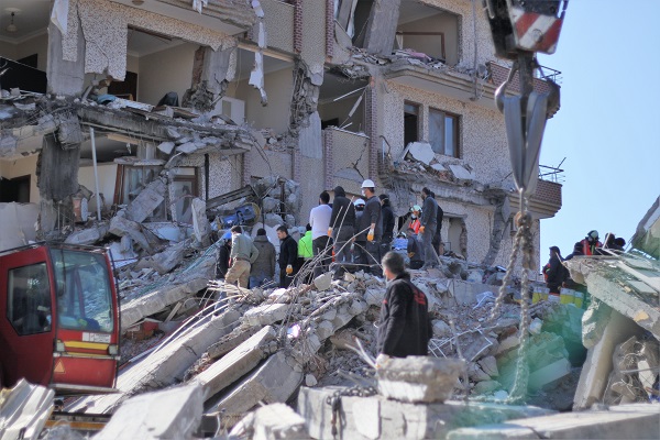 Facia geliyorum demiş! Yıkılan evlerde bu malzeme kullanılmış