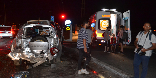 Facia! Tır kırmızı ışıkta bekleyen 8 aracı biçti: 12 yaralı