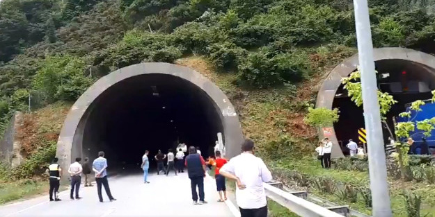 Faciadan dönüldü! Karadeniz Sahil Yolu kapatıldı