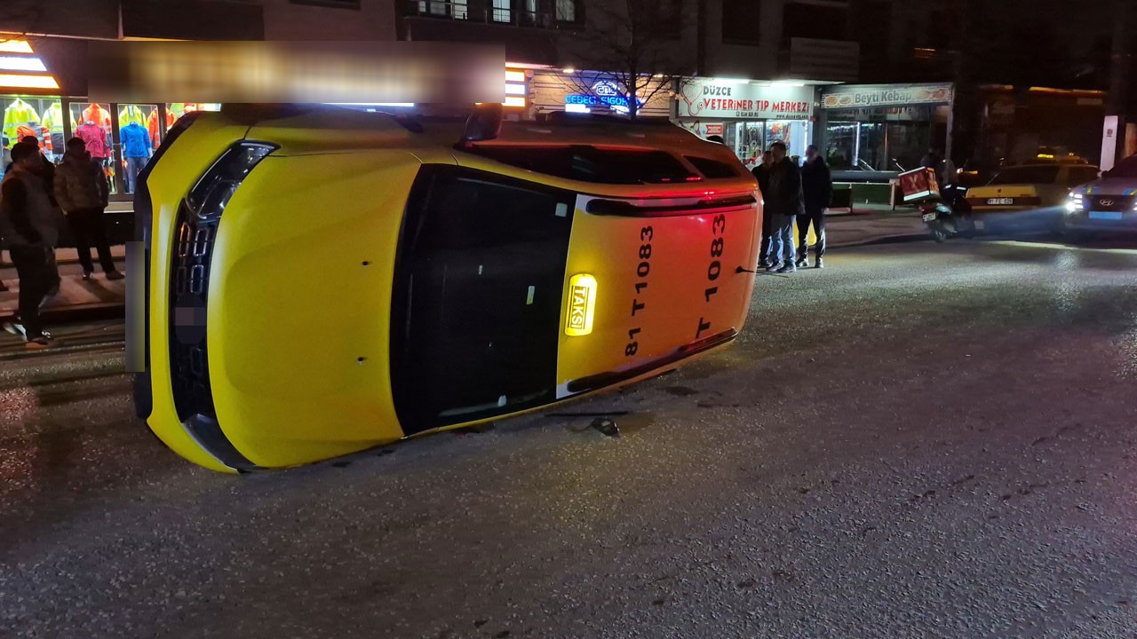 Faciadan dönüldü! Ticari taksi yan yattı