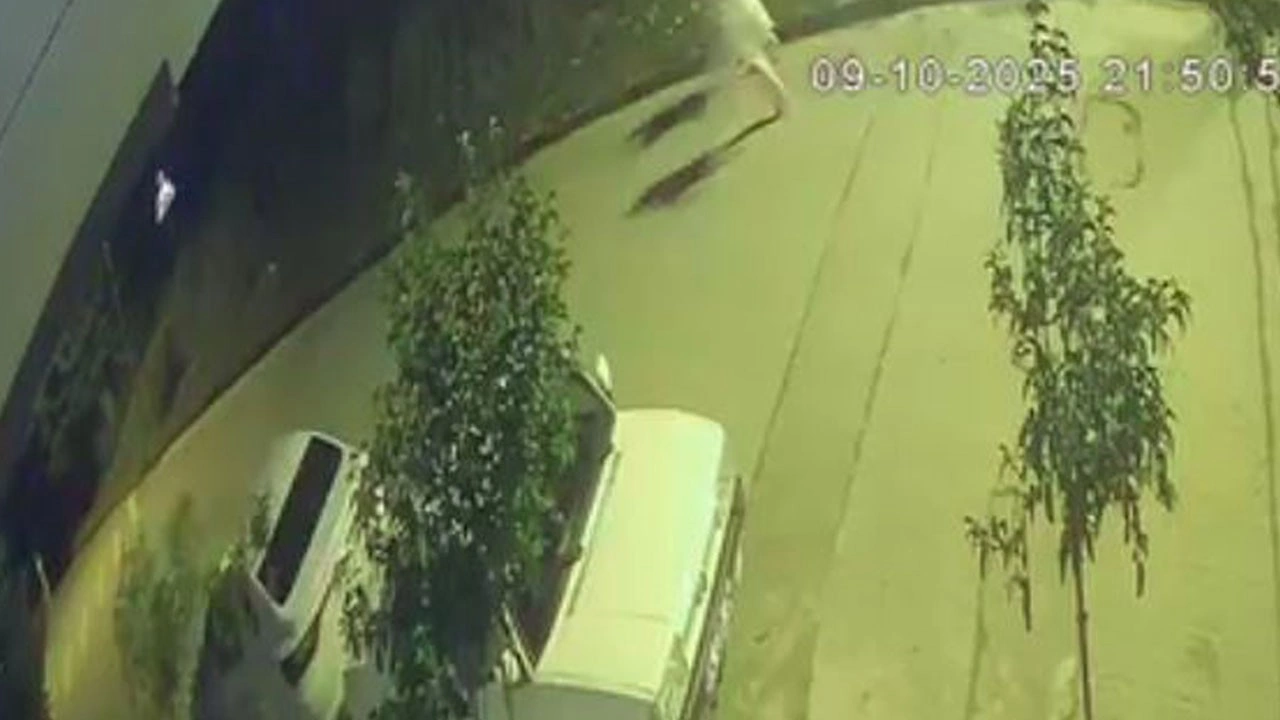 Faciadan saniyelerle dönüldü! Freni patlayan araç oyun oynayan çocukların arasına daldı