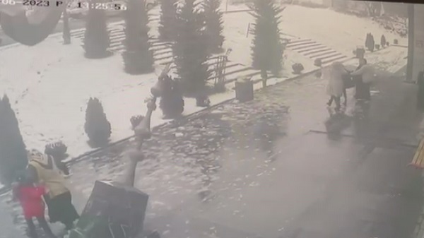 Faciadan saniyelerle kurtuldular