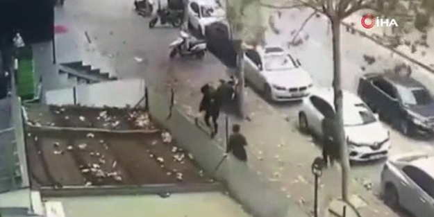 Faciaya kıl payı! Çatıdan düşen parçadan son anda kurtuldular