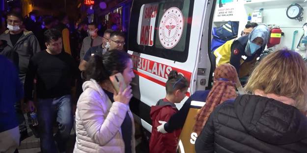 Faciaya ramak kala! Fren yerine gaza bastı döner salonuna daldı