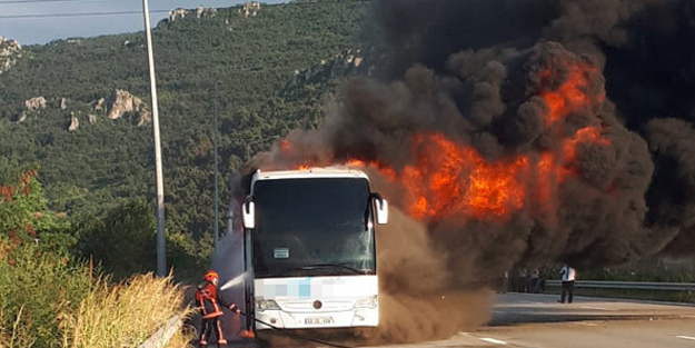 Faciaya ramak kaldı! Yolcu otobüsü küle döndü