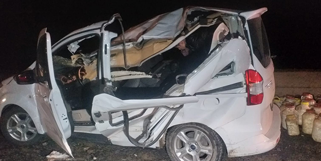 Faciayı yaşadılar! Yoldan geçerken üzerlerine kaya düştü: 2 yaralı