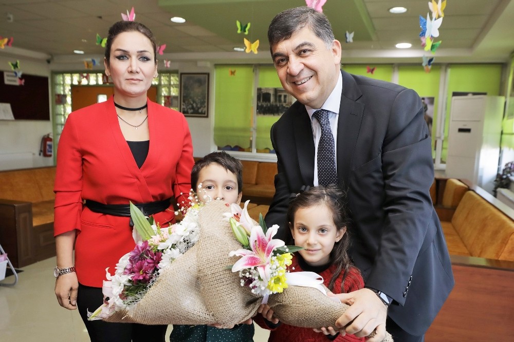 Fadıloğlu’ndan miniklere tebrik ziyareti 
