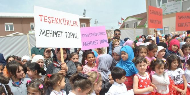 Mehmet Topal, Suriyeli yetim çocukları sevindirdi