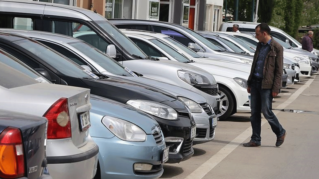 Fahiş fiyat çekenlerin elinde patladı! İkinci el piyasası dibi gördü!