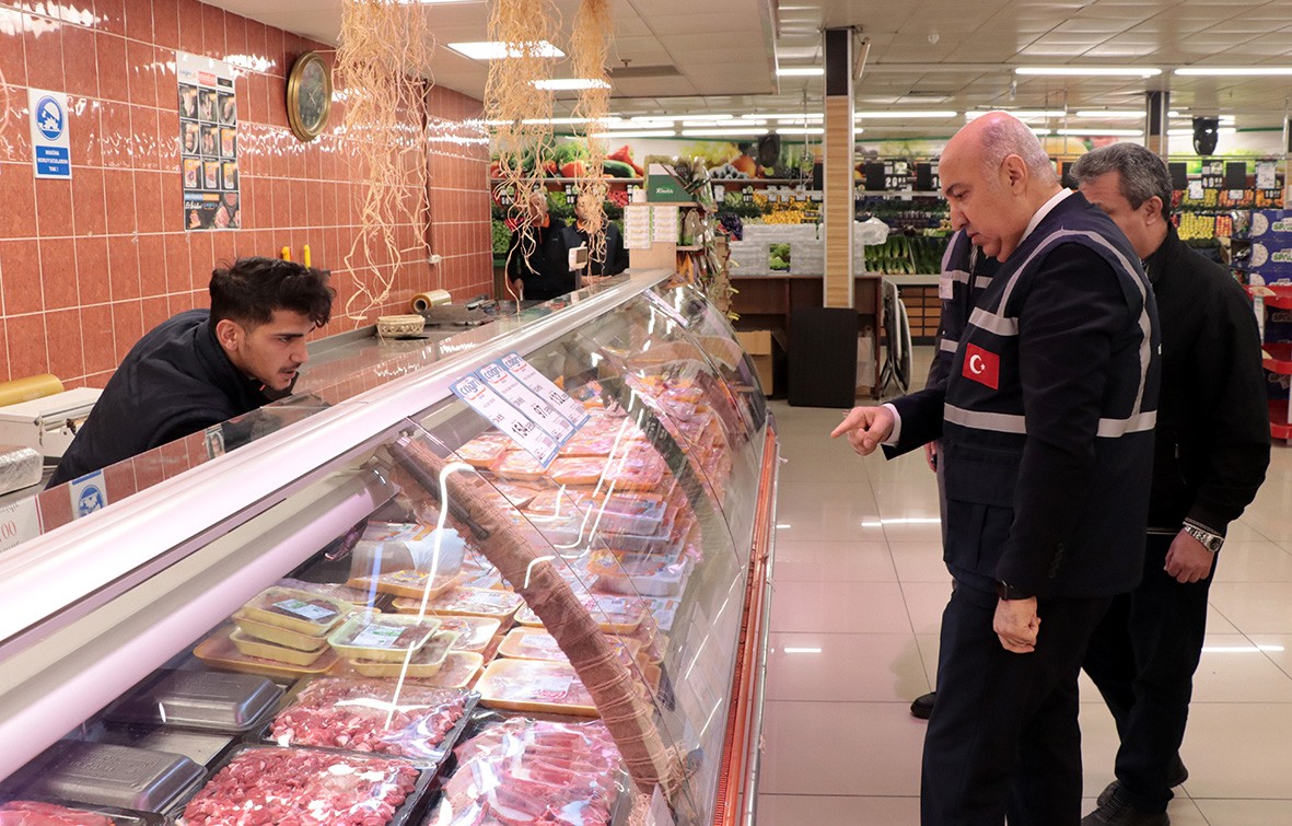 Fahiş fiyatın önüne geçiliyor! Ramazan ayı öncesi 10 ilde market denetimi!